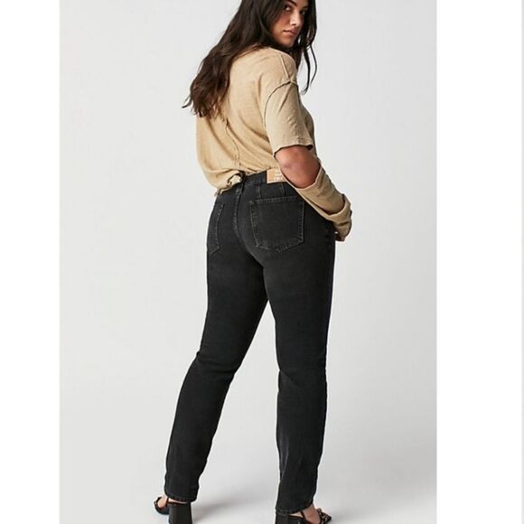 NWT‎ We The Free Jeans Size 25 Free People Black Curvy Siren Low Rise Straight - Picture 1 of 9